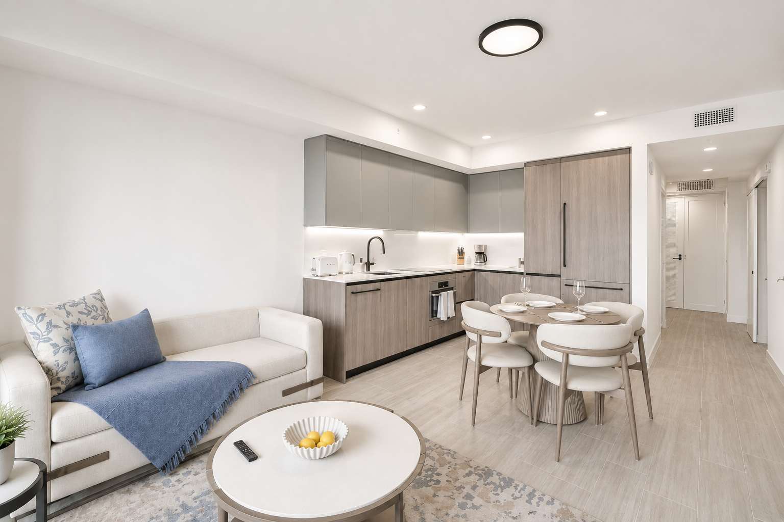 Oceanview Condo w/ Rooftop Pool & Balcony, Miami
