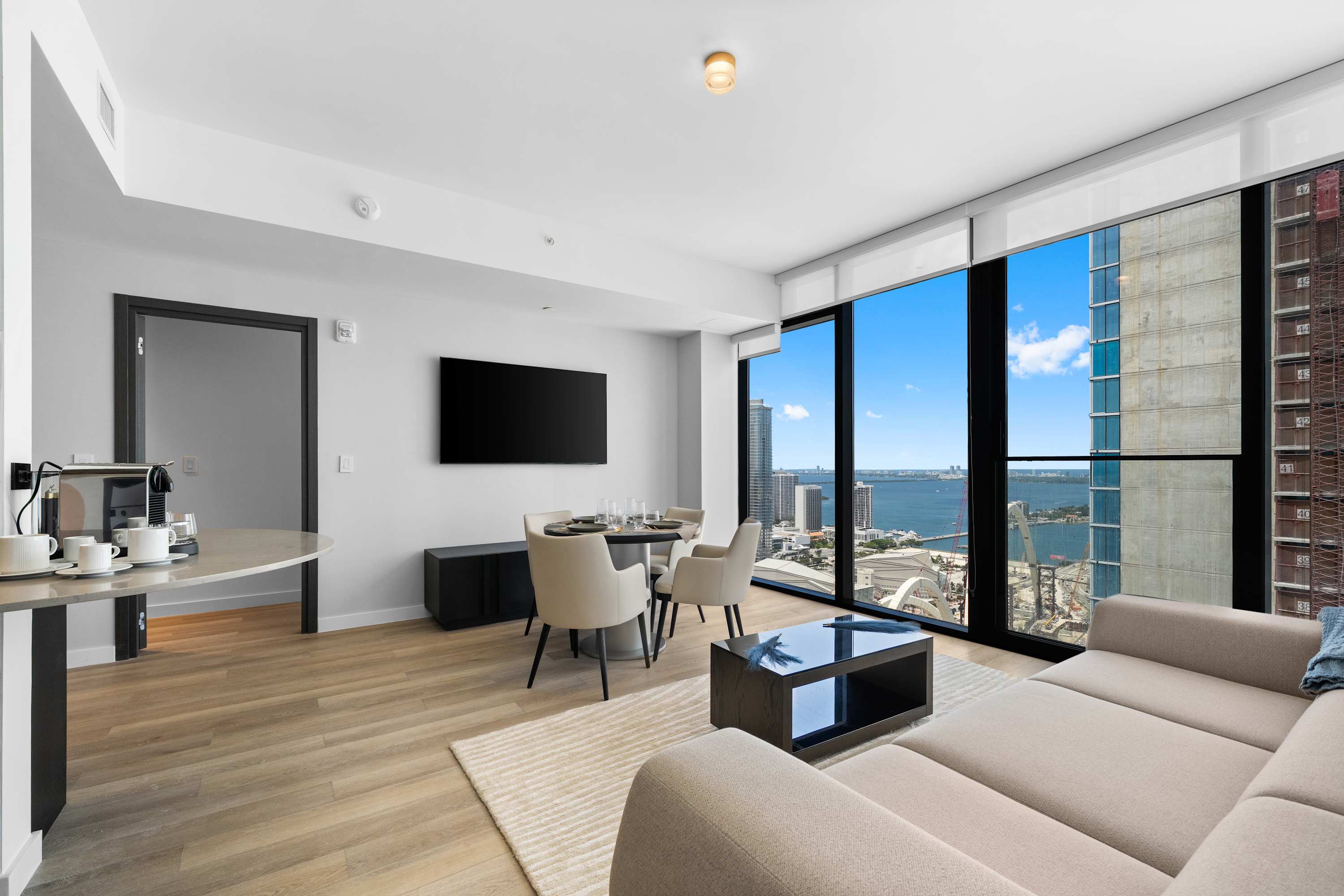 Downtown Miami Condo w/ Rooftop Pool & Valet