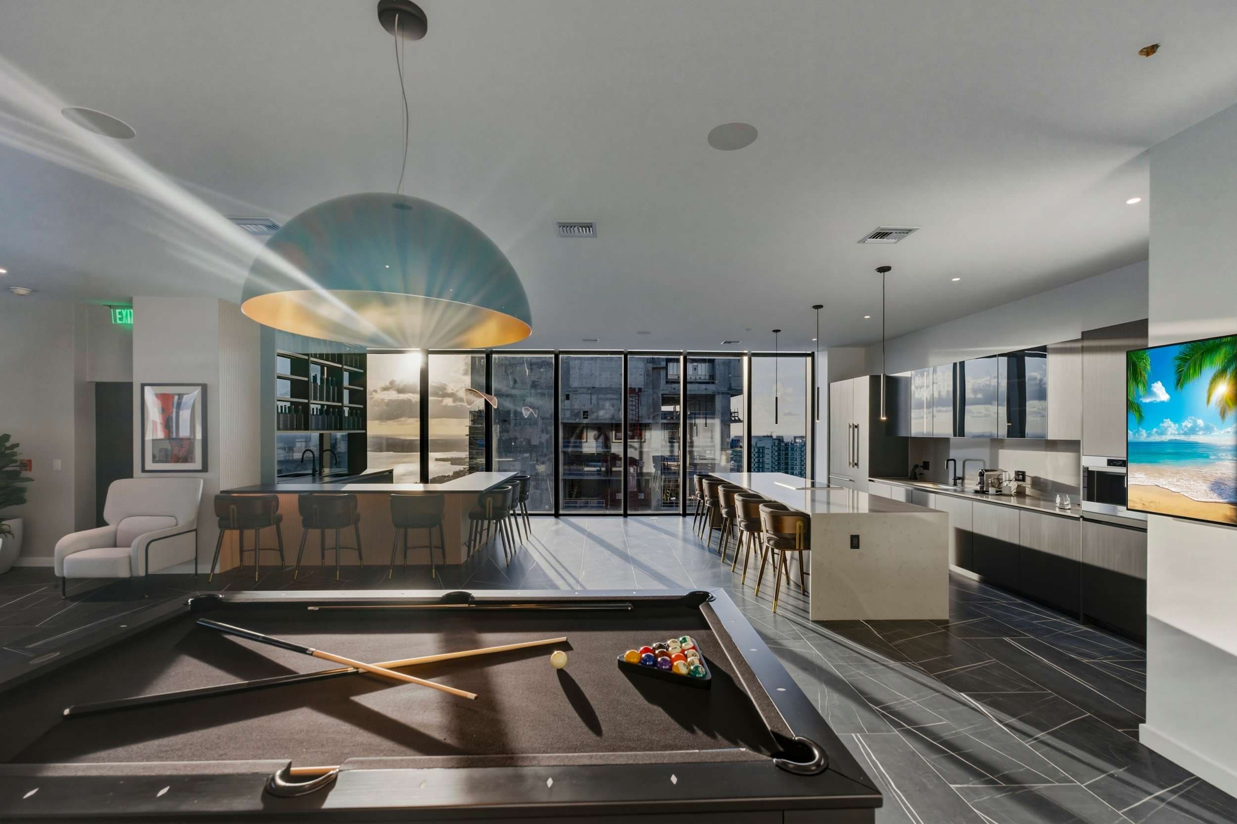 Luxury Penthouse E11even Top Floor w Private Pool