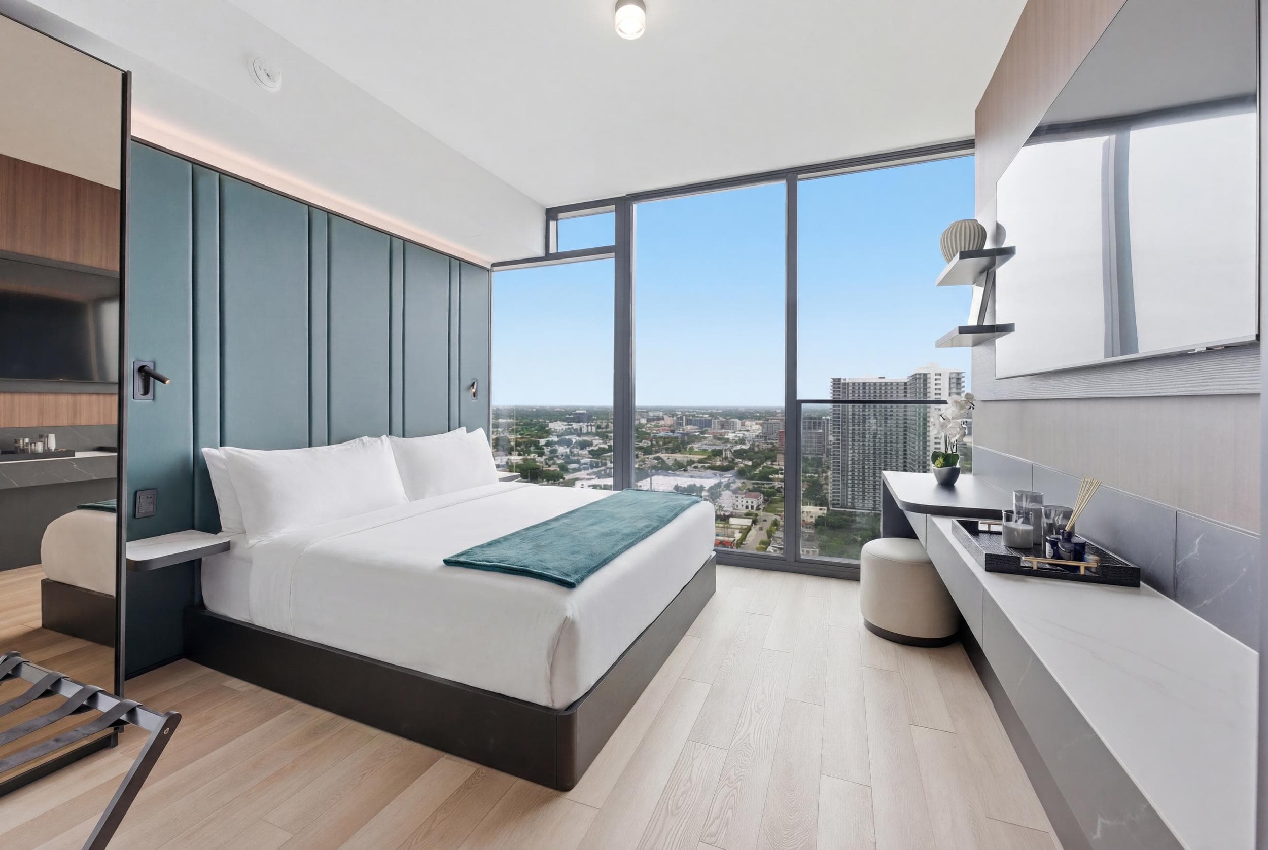 40th Floor E11EVEN Studio w/ Skyline Views
