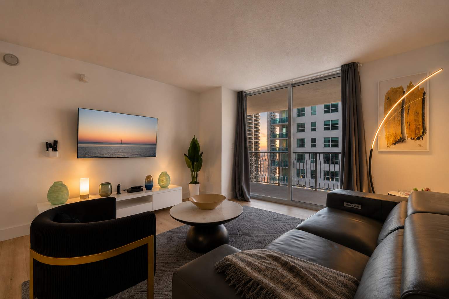 Luxury Brickell With City Views & Rooftop Pool