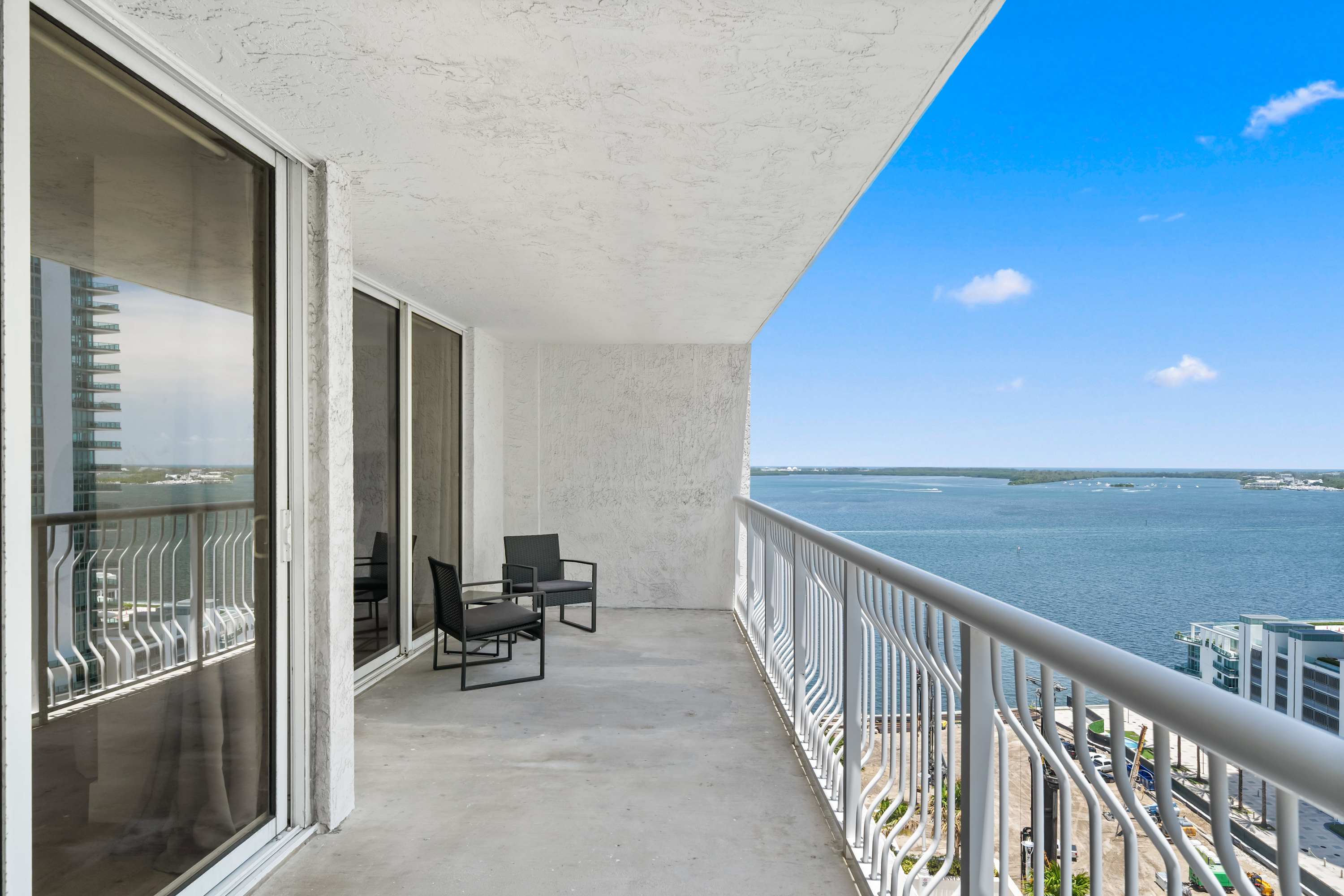 Luxury Brickell With City Views & Rooftop Pool