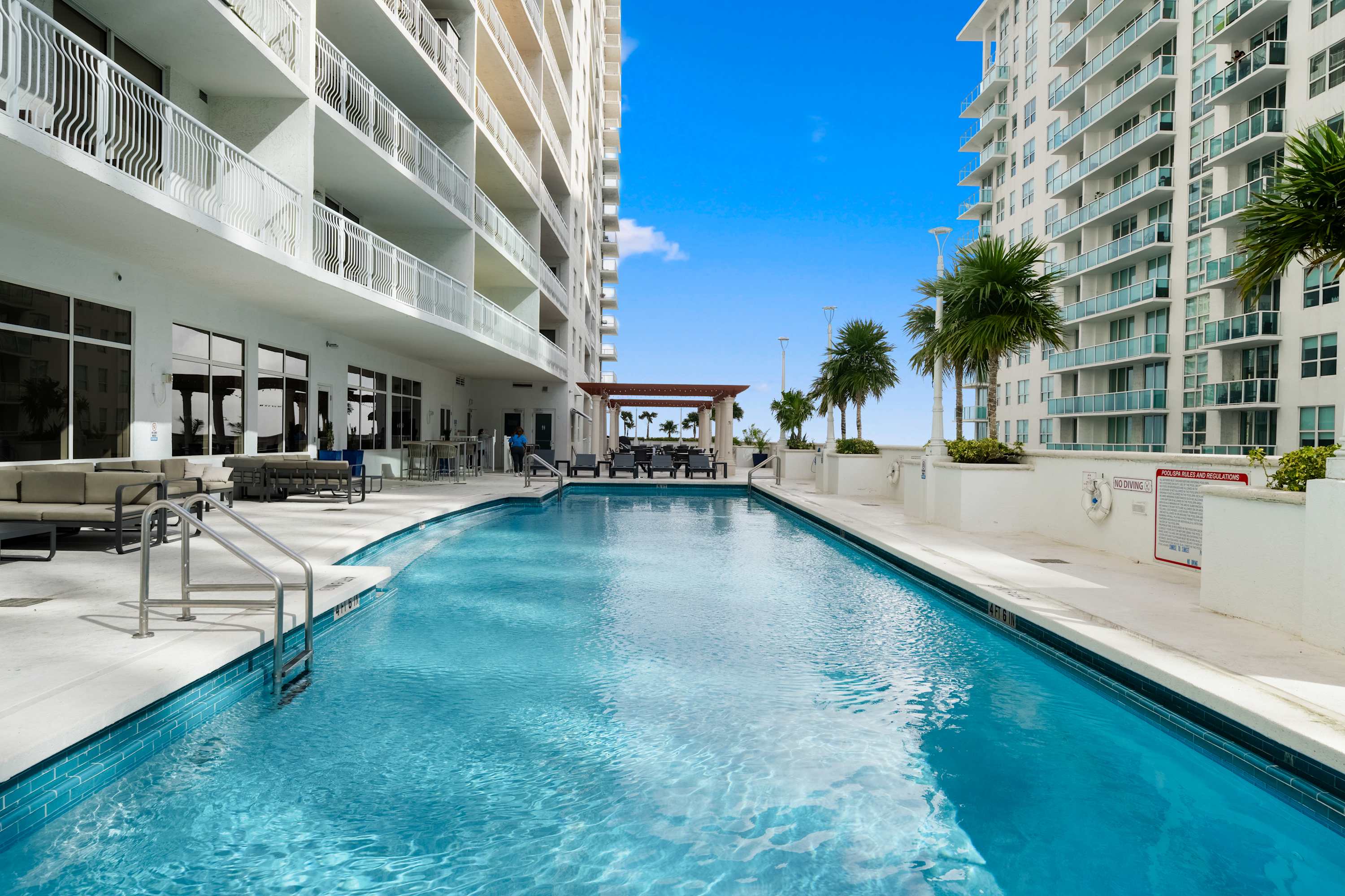 Luxury Brickell With City Views & Rooftop Pool