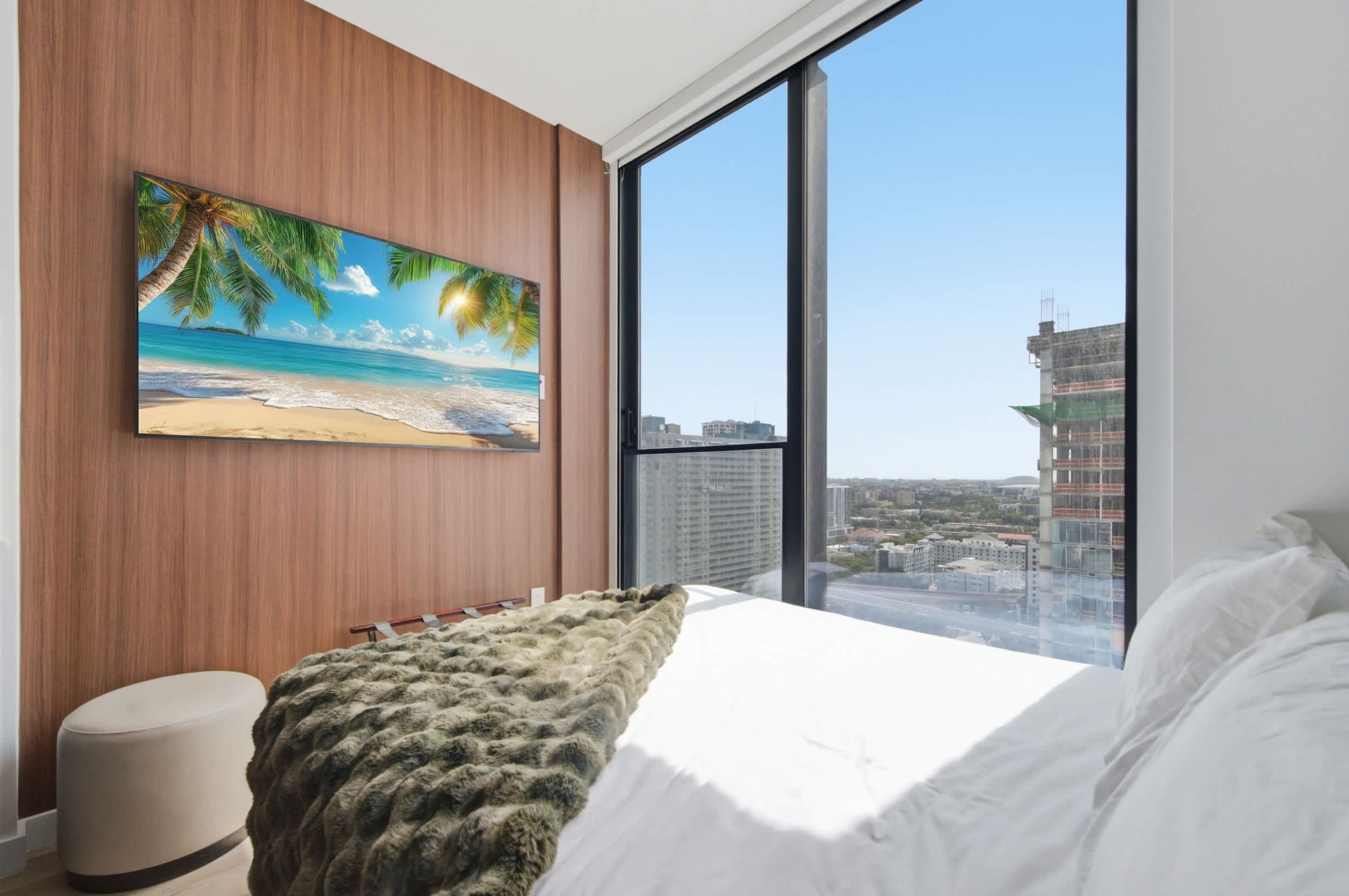 Rooftop Pool Condo in Downtown Miami w/ City Views