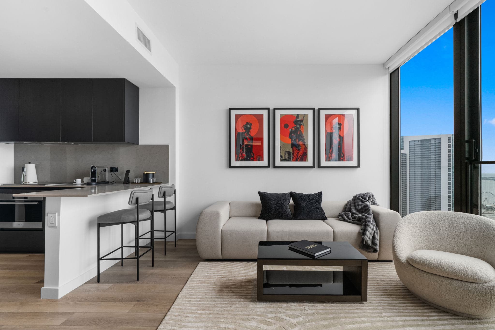 32nd Floor E11EVEN w/ Rooftop Pool & Skyline Views