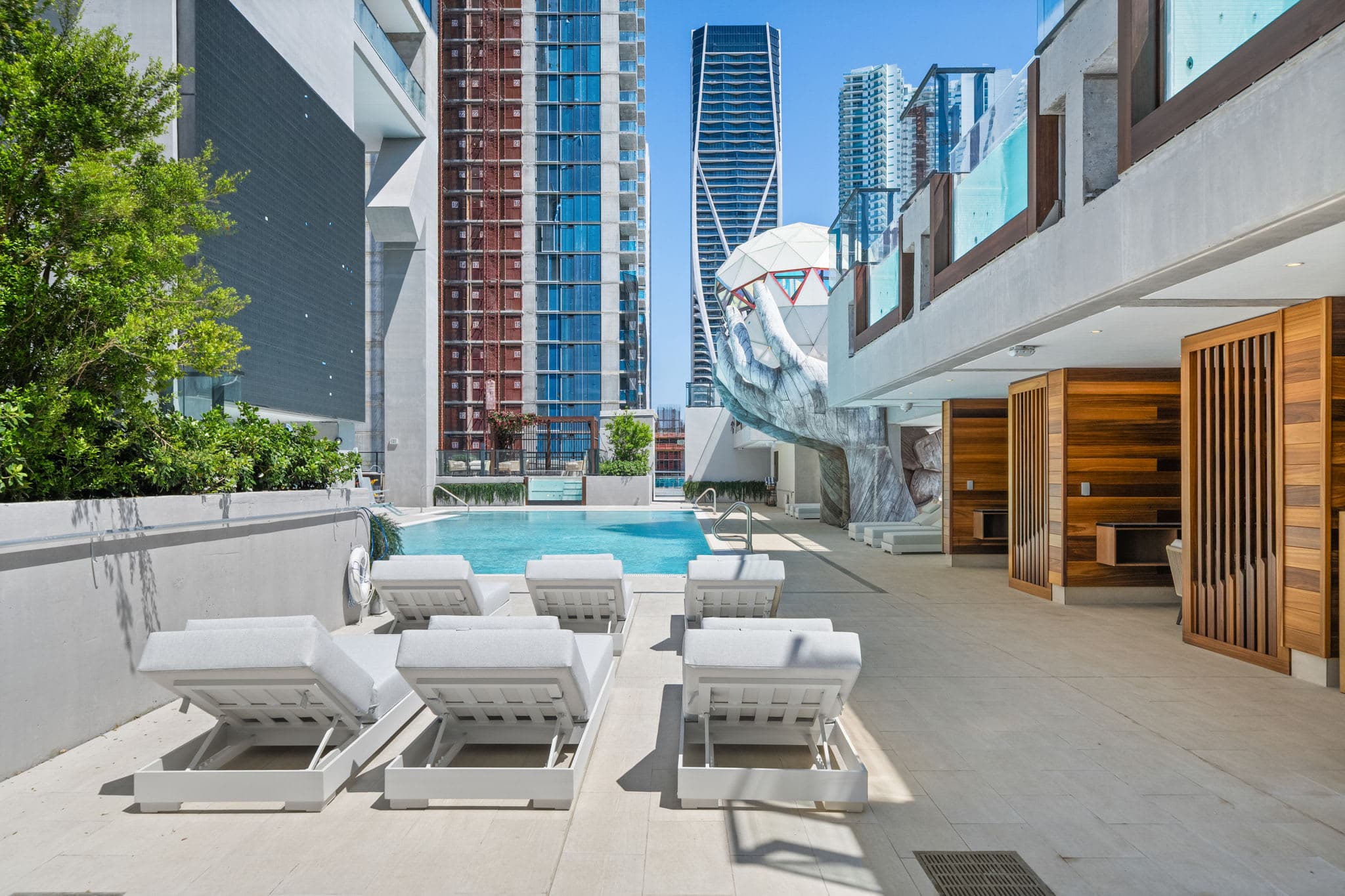 32nd Floor E11EVEN w/ Rooftop Pool & Skyline Views