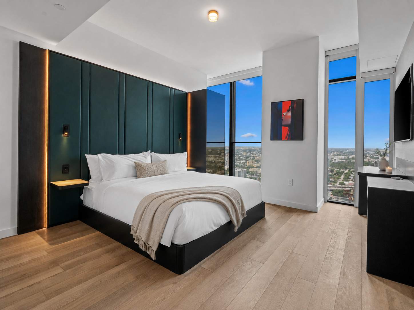 44th-Floor Condo w/ Stunning Miami Sunset View
