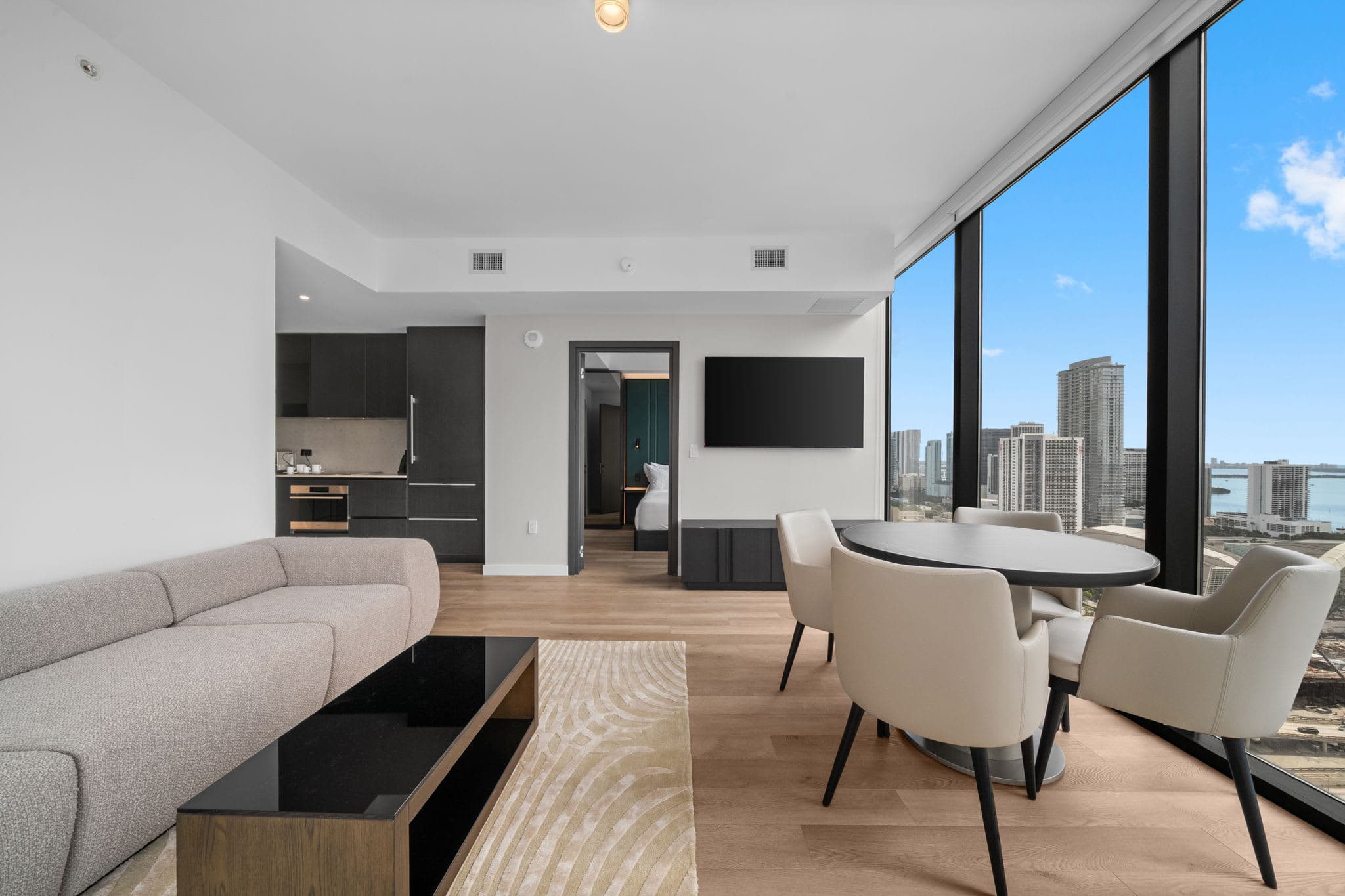 Stunning Suite at E11EVEN Rooftop Pool Balcony Gym