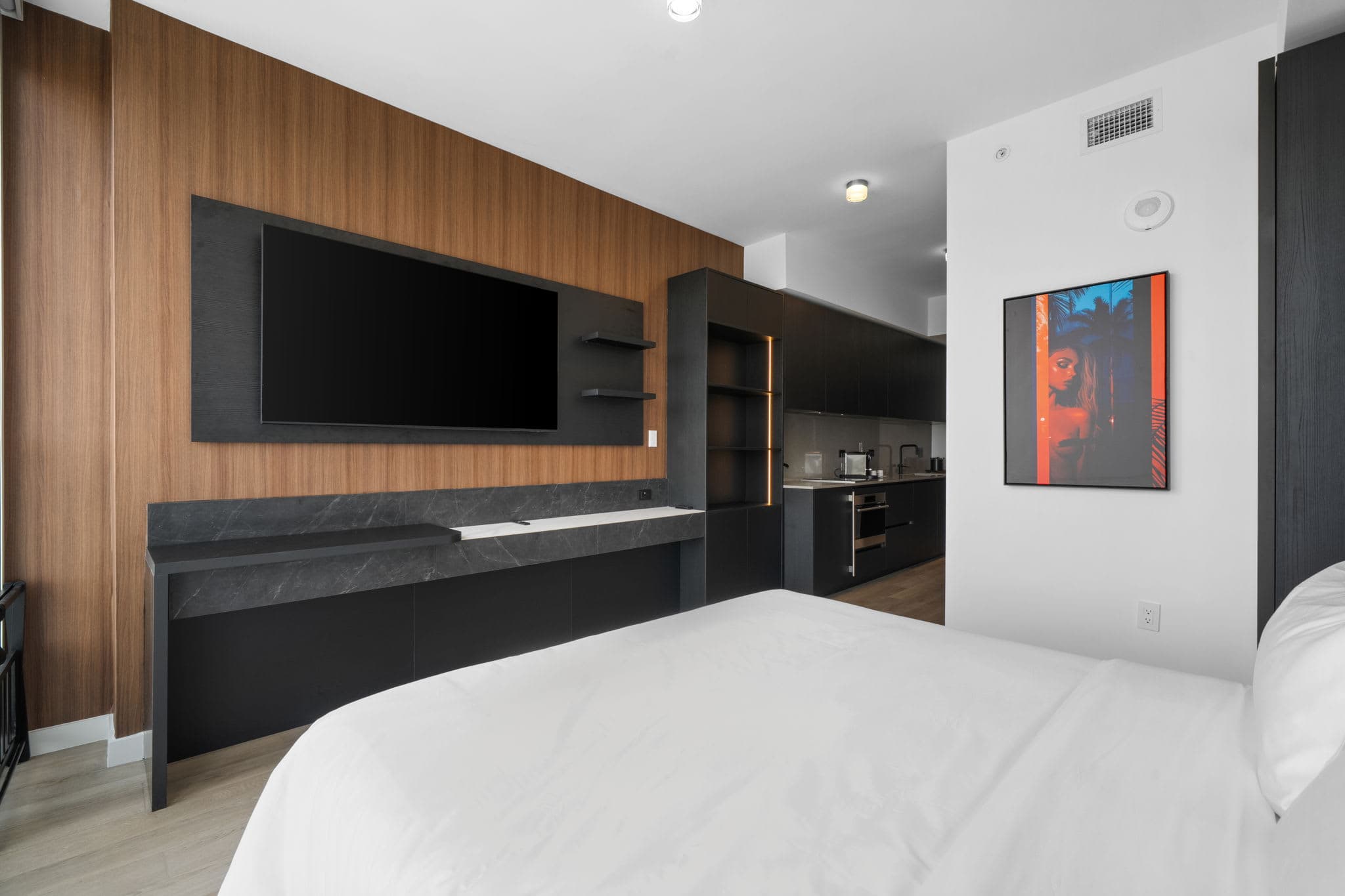 E11EVEN Studio Suite w/ Rooftop Pool City Views
