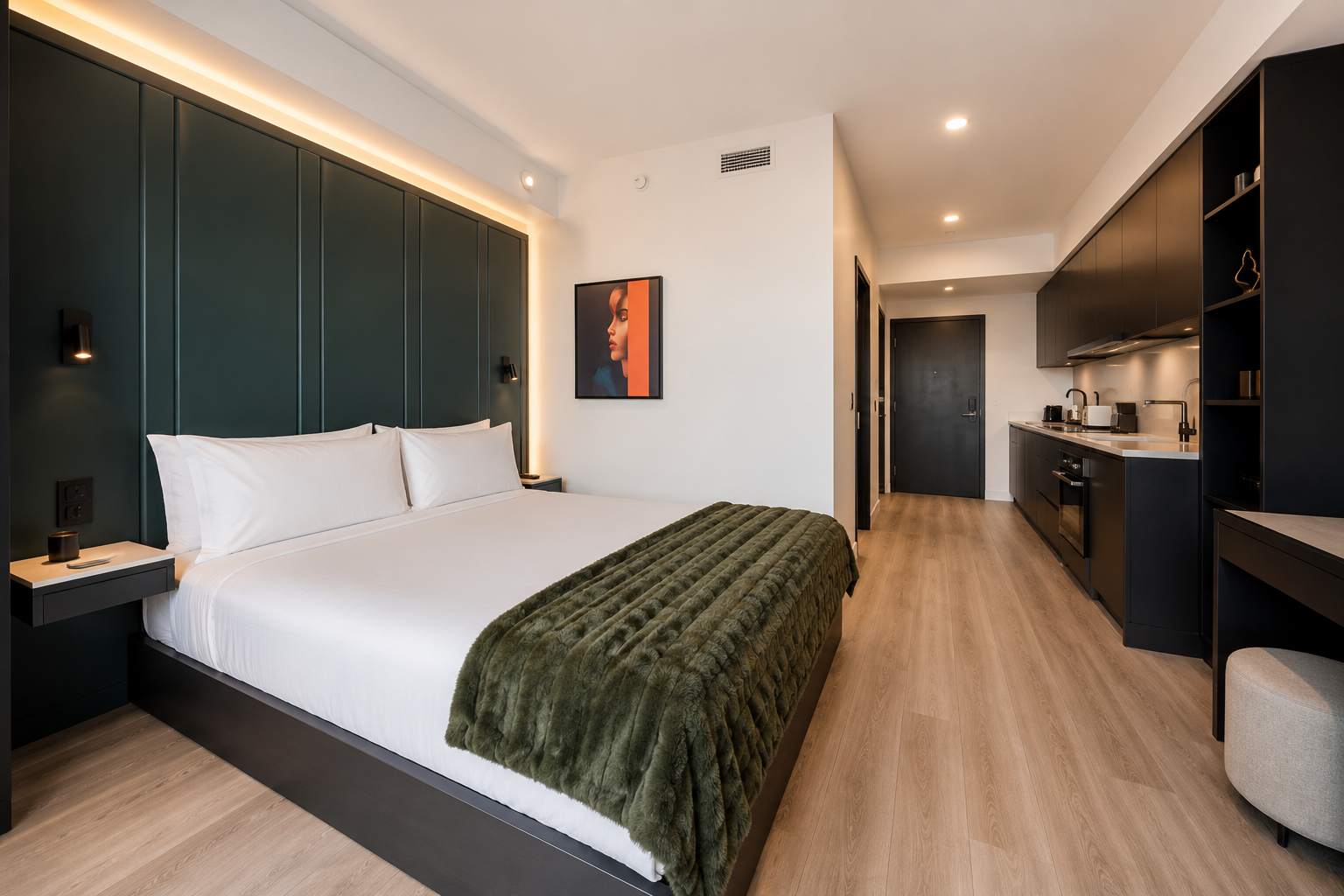 Luxury Brand New Suite w/ Bay Views & Rooftop Pool