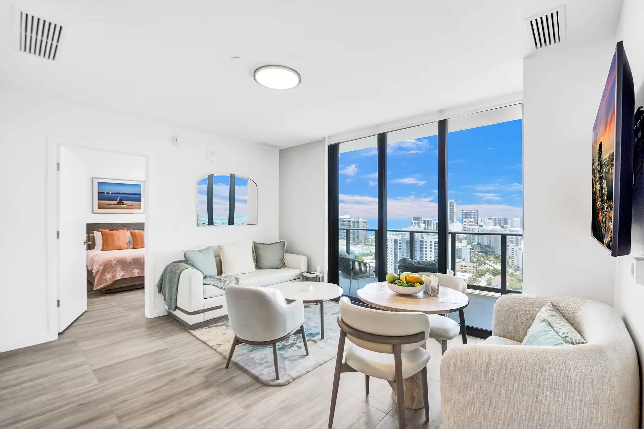 Miami Beach Luxury Ocean views Balcony & Pool