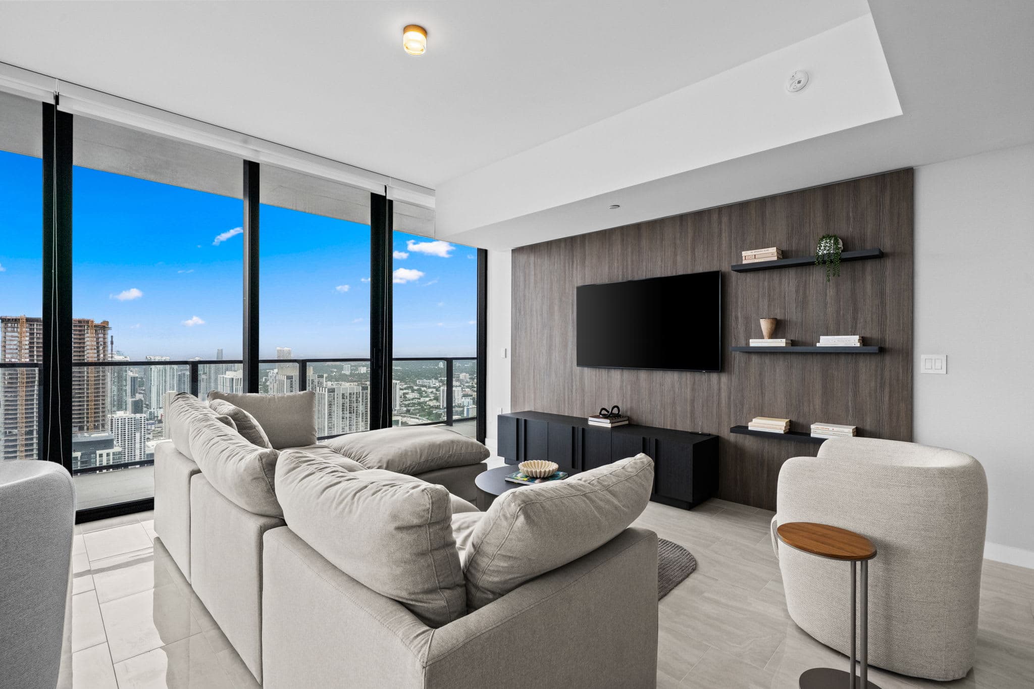 61st Floor Signature Sky Penthouse Panoramic Views