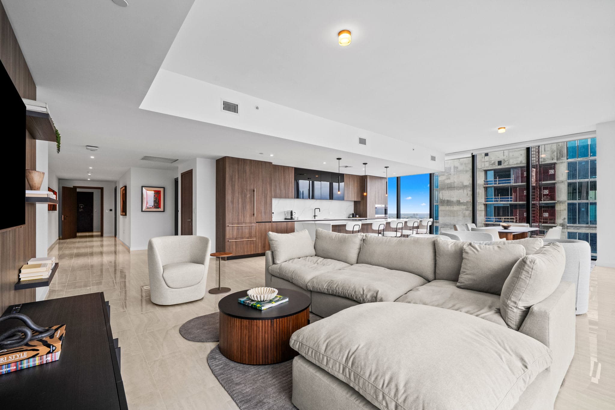 61st Floor Signature Sky Penthouse Panoramic Views