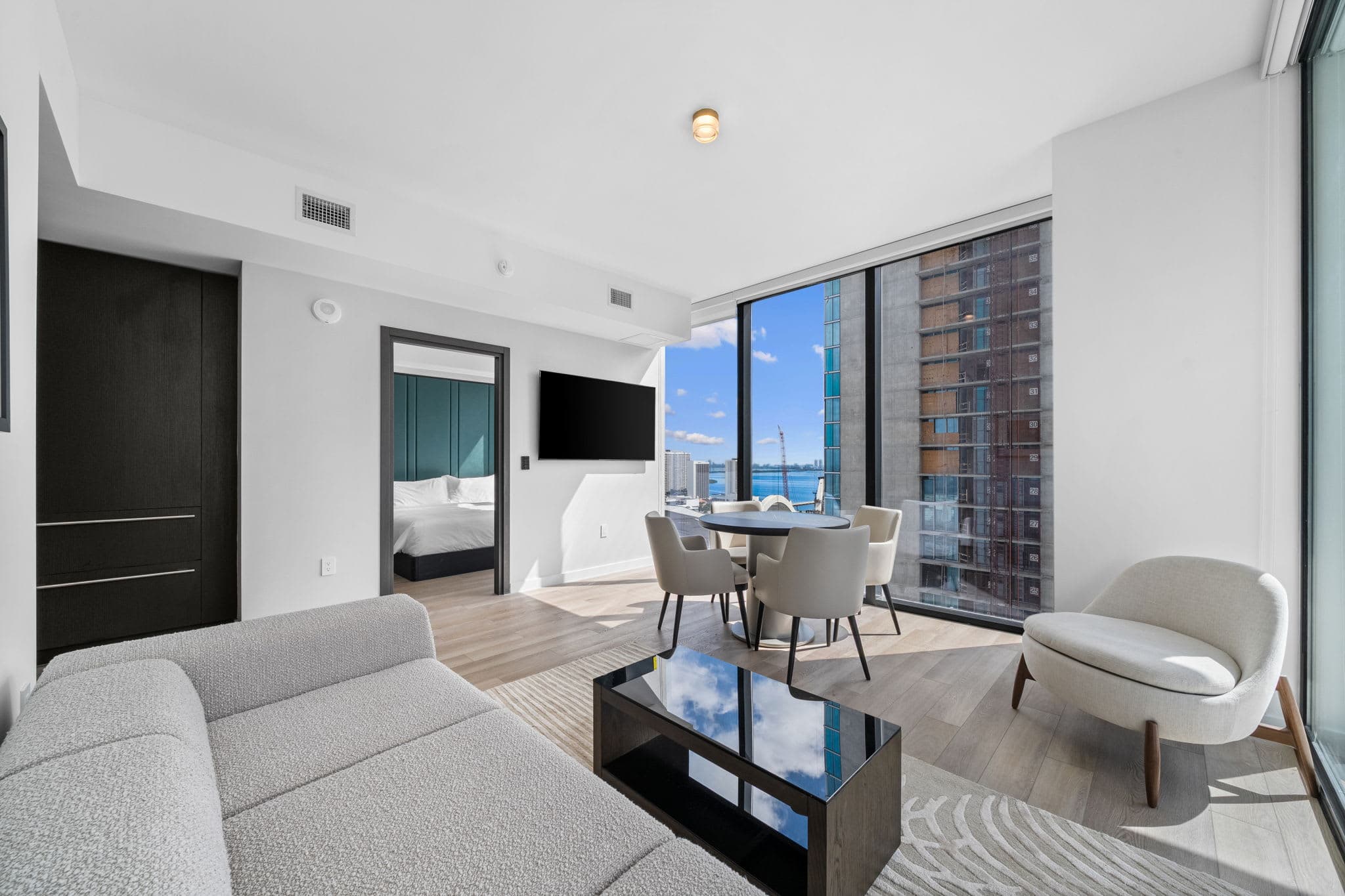 30th Floor Luxury Suite w/ Bay Views & Rooftop Pool