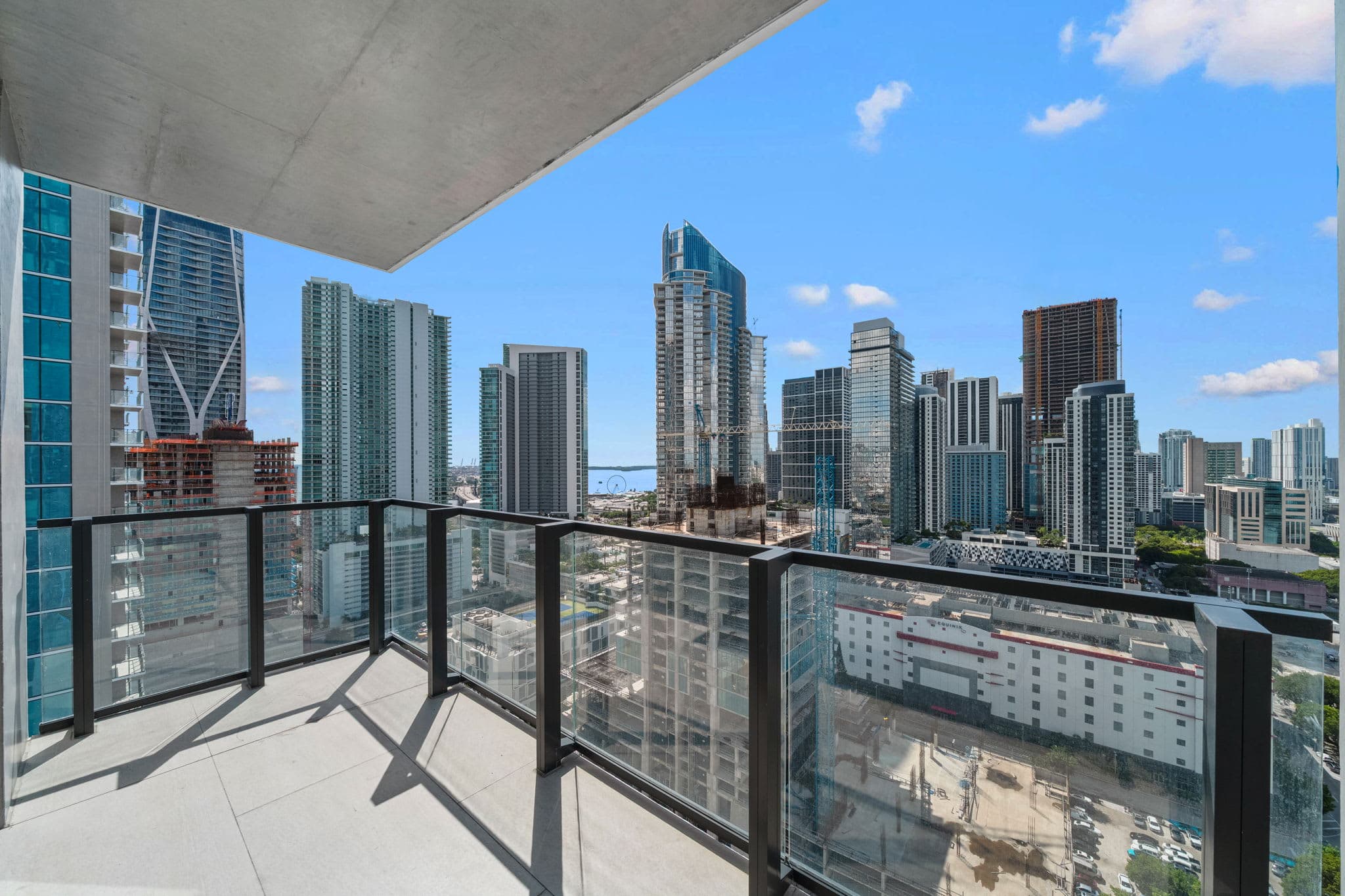 30th Floor Luxury Suite w/ Bay Views & Rooftop Pool