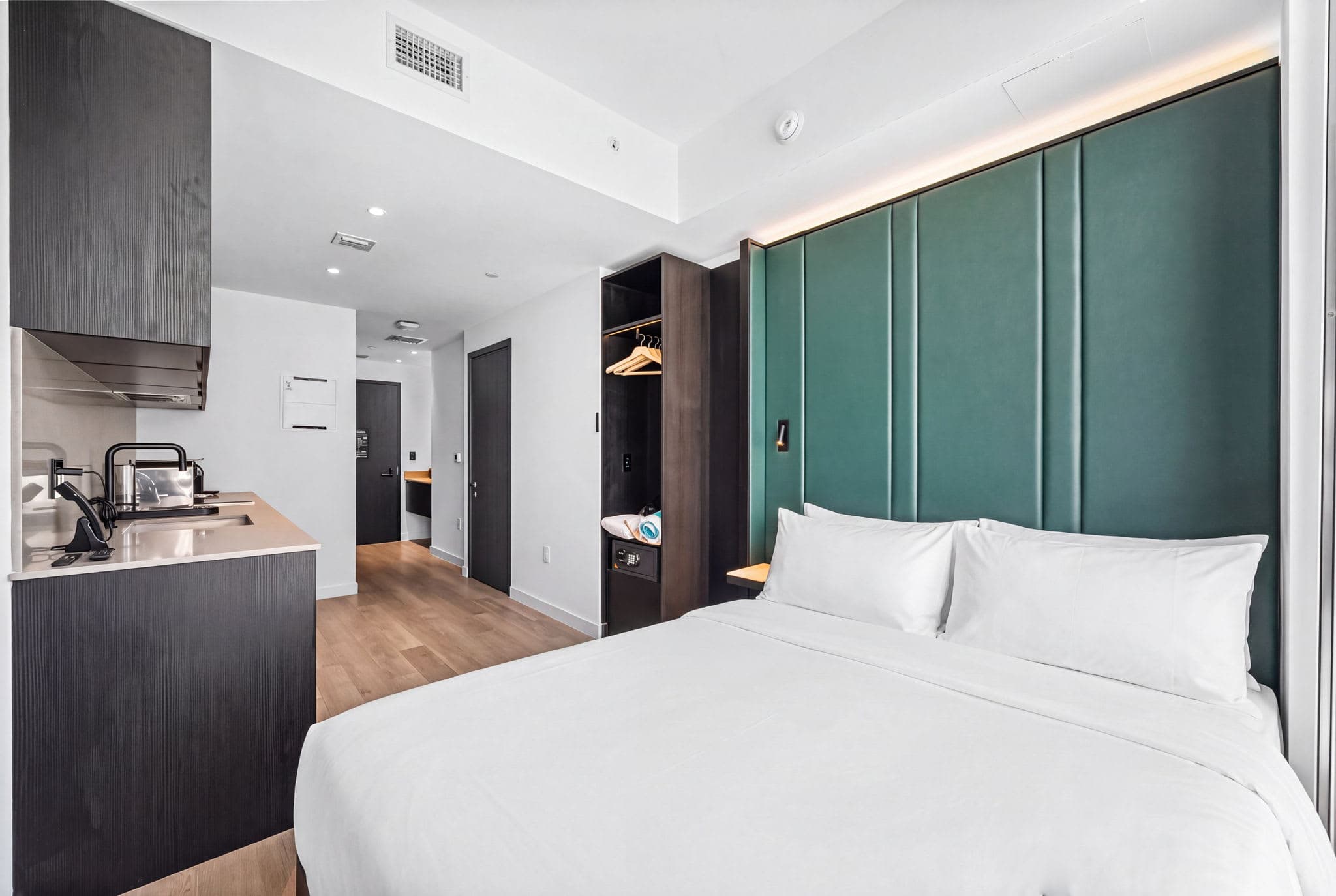 Luxury Studio at E11EVEN Residences Rooftop Pool