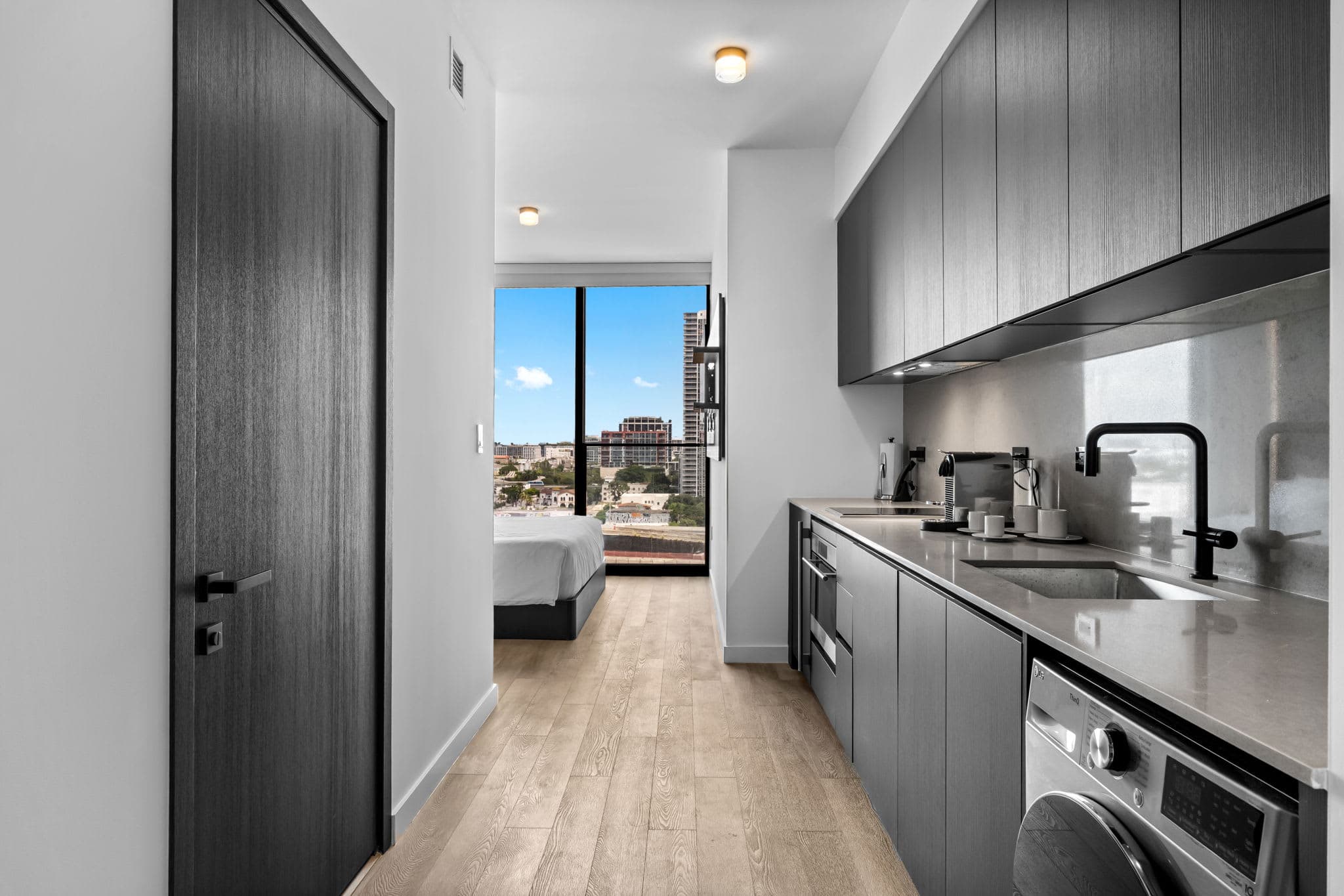 29th Floor E11EVEN Residences Suite Rooftop Pool