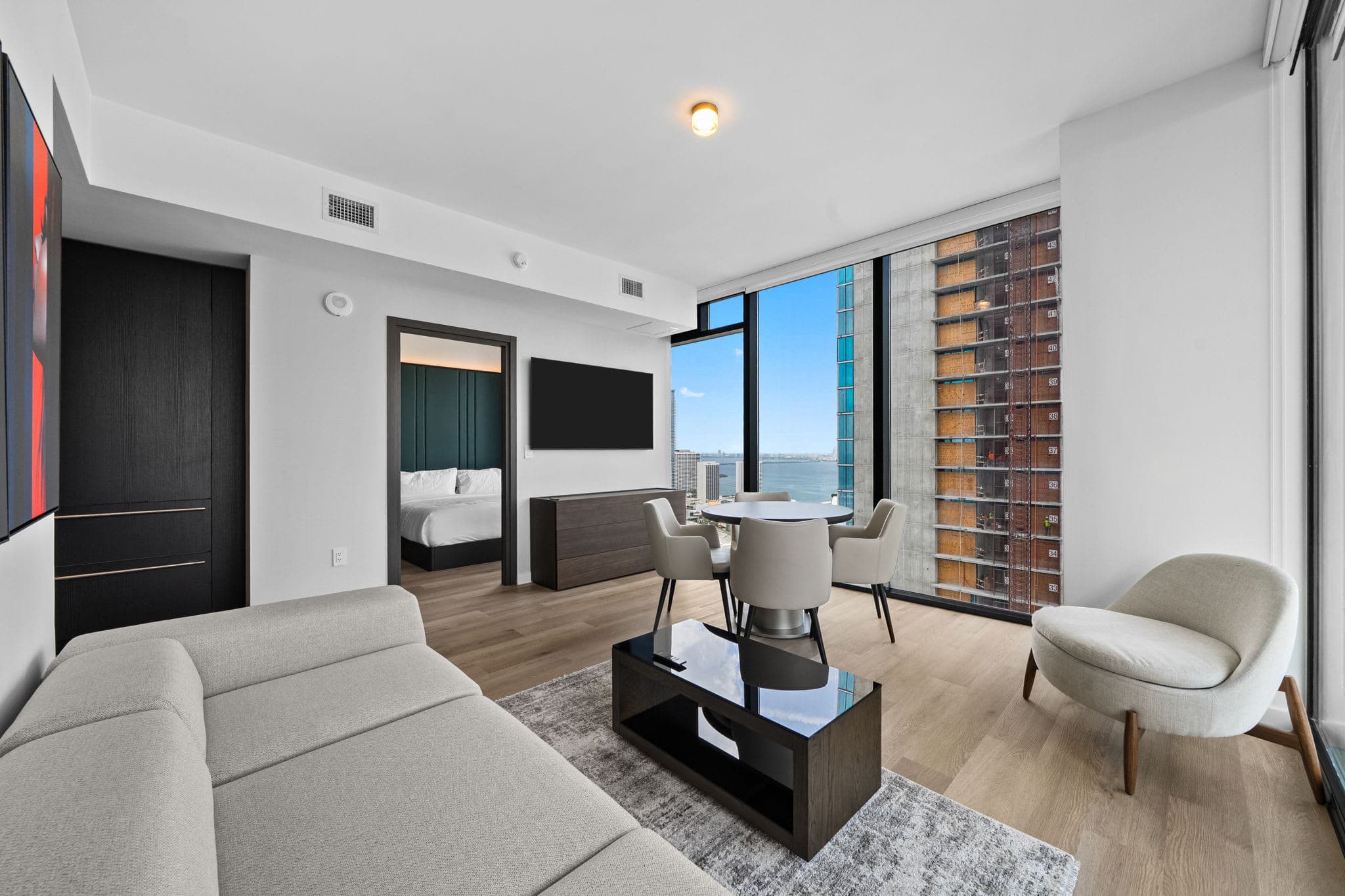 Luxury E11EVEN Panoramic Bay & City View Suites