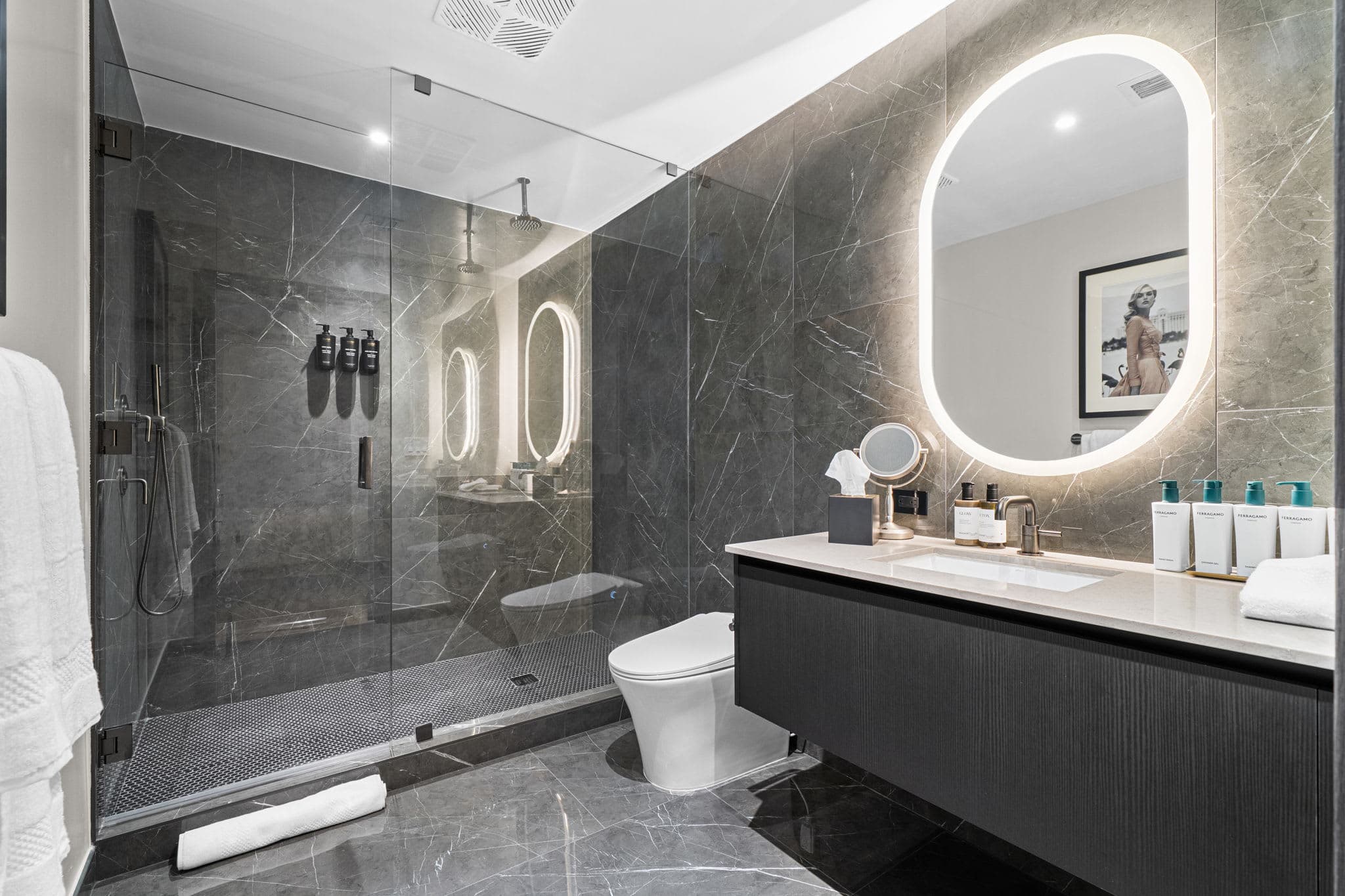 Luxury E11EVEN Panoramic Bay & City View Suites