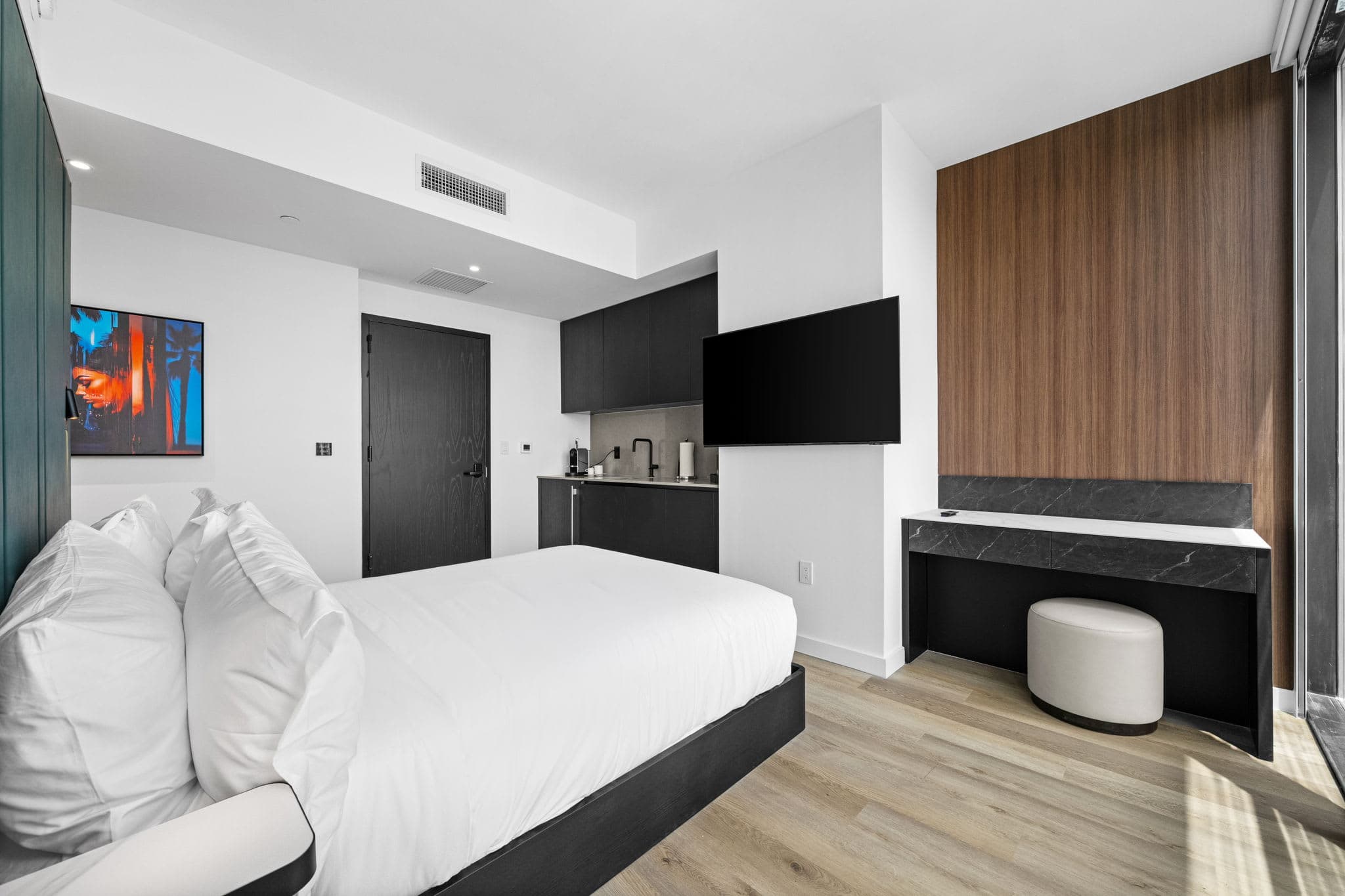 E11EVEN Executive Suite | City Views