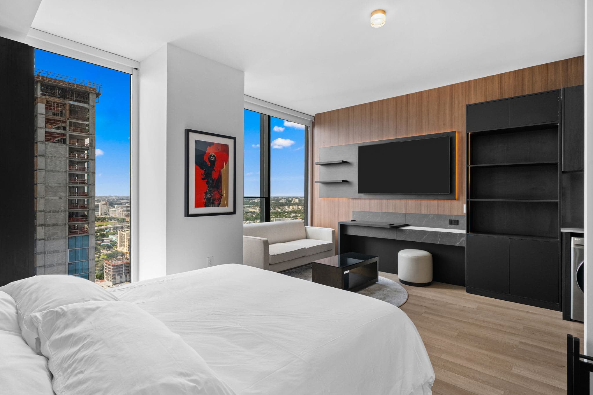 E11EVEN Executive Level Suite | Pool & City Views