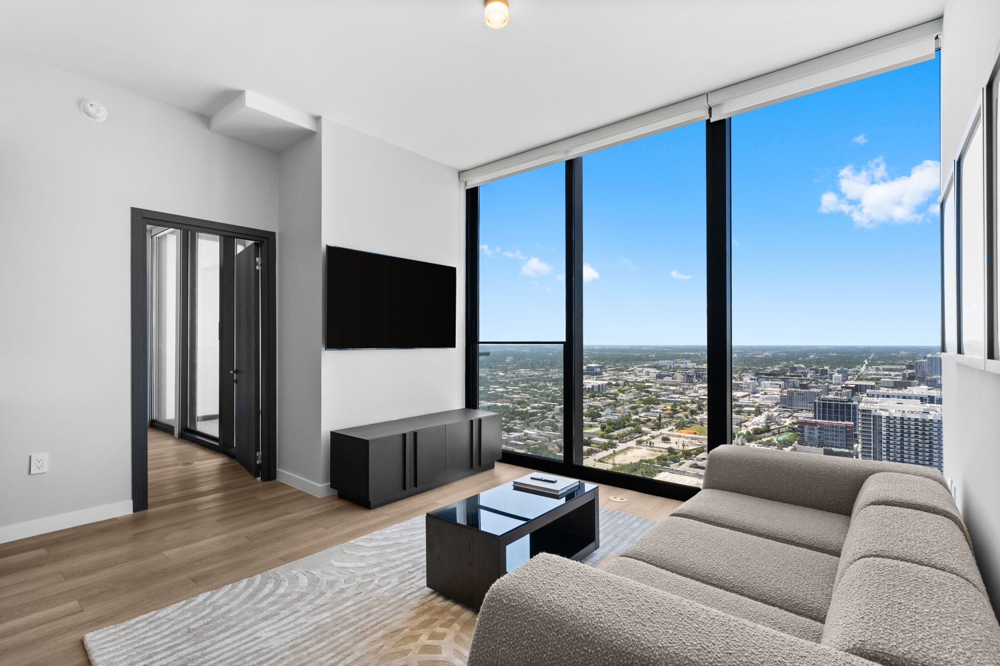 E11EVEN 48th Floor | Bay Views & Rooftop Pool