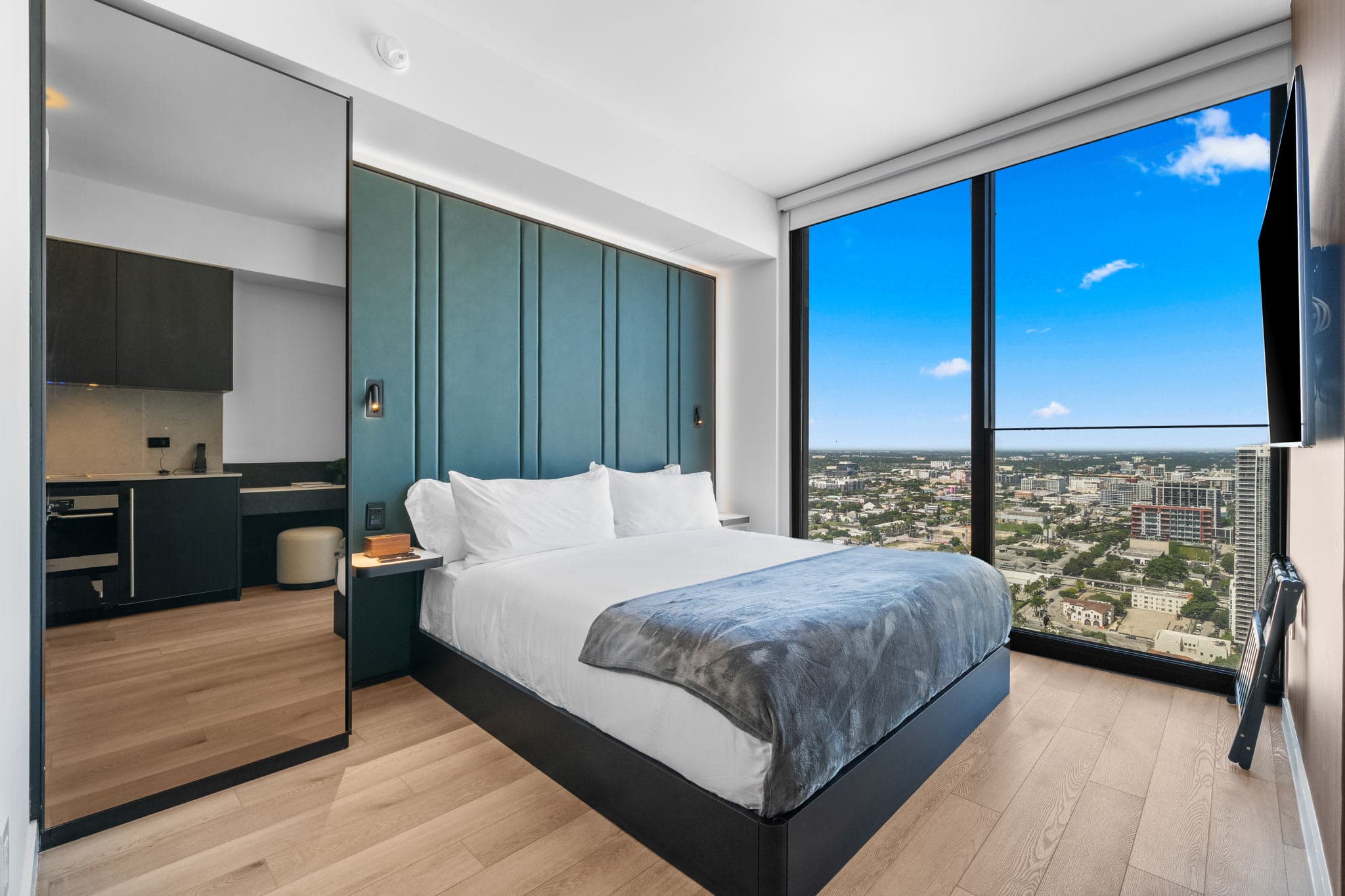 Luxury Suite with Elite Amenities Executive PH