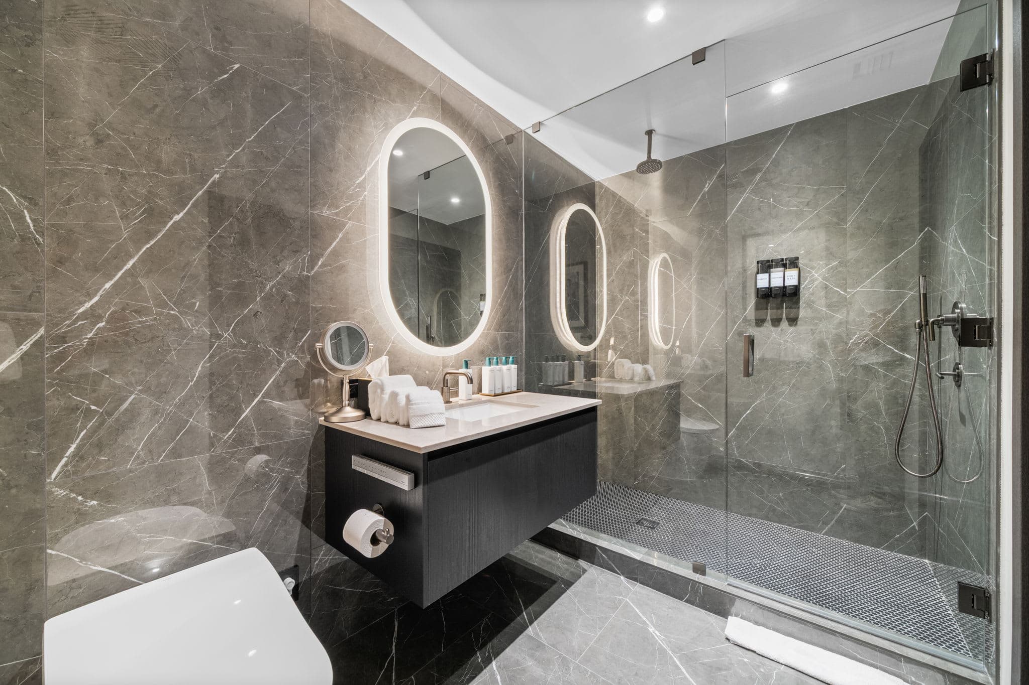 Luxury Suite with Elite Amenities Executive PH