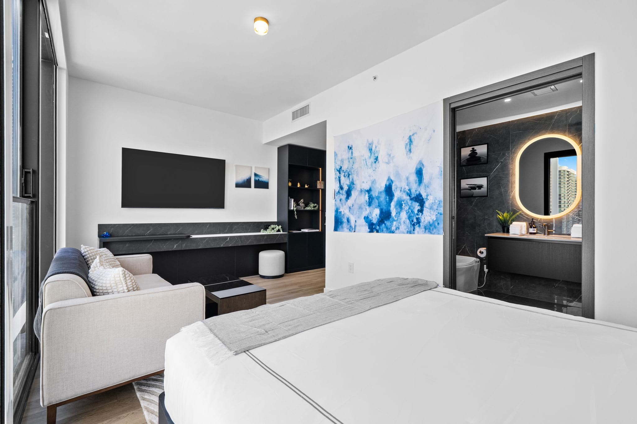 Luxury E11EVEN 22nd Floor Suite with City & Bay View