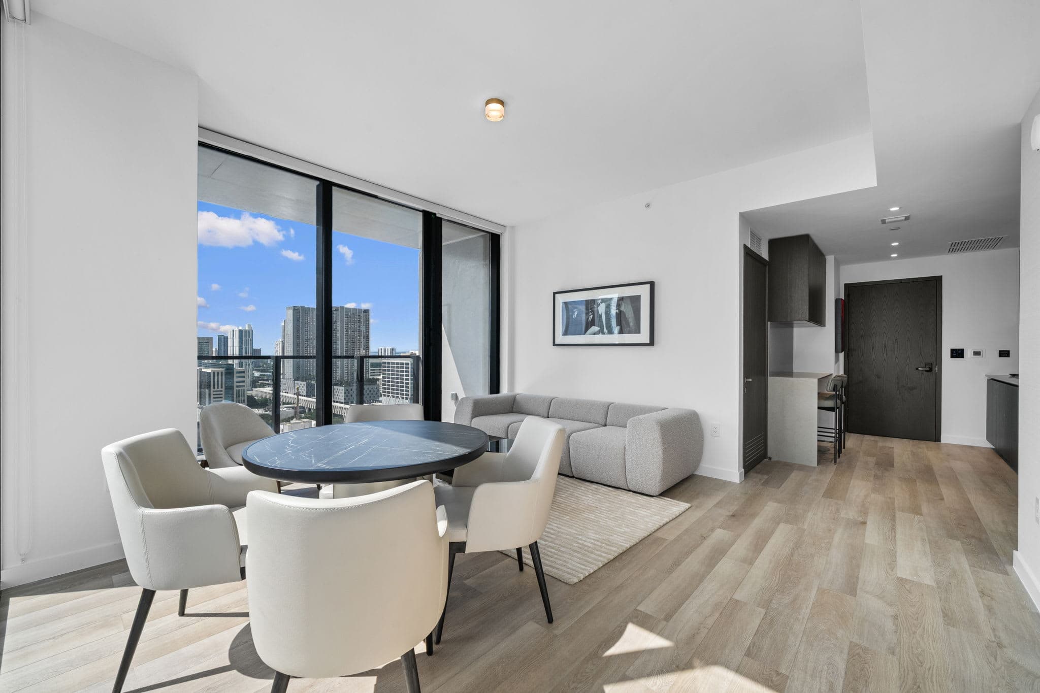 30th Floor Luxury Suite with Bay Views & Rooftop Pool