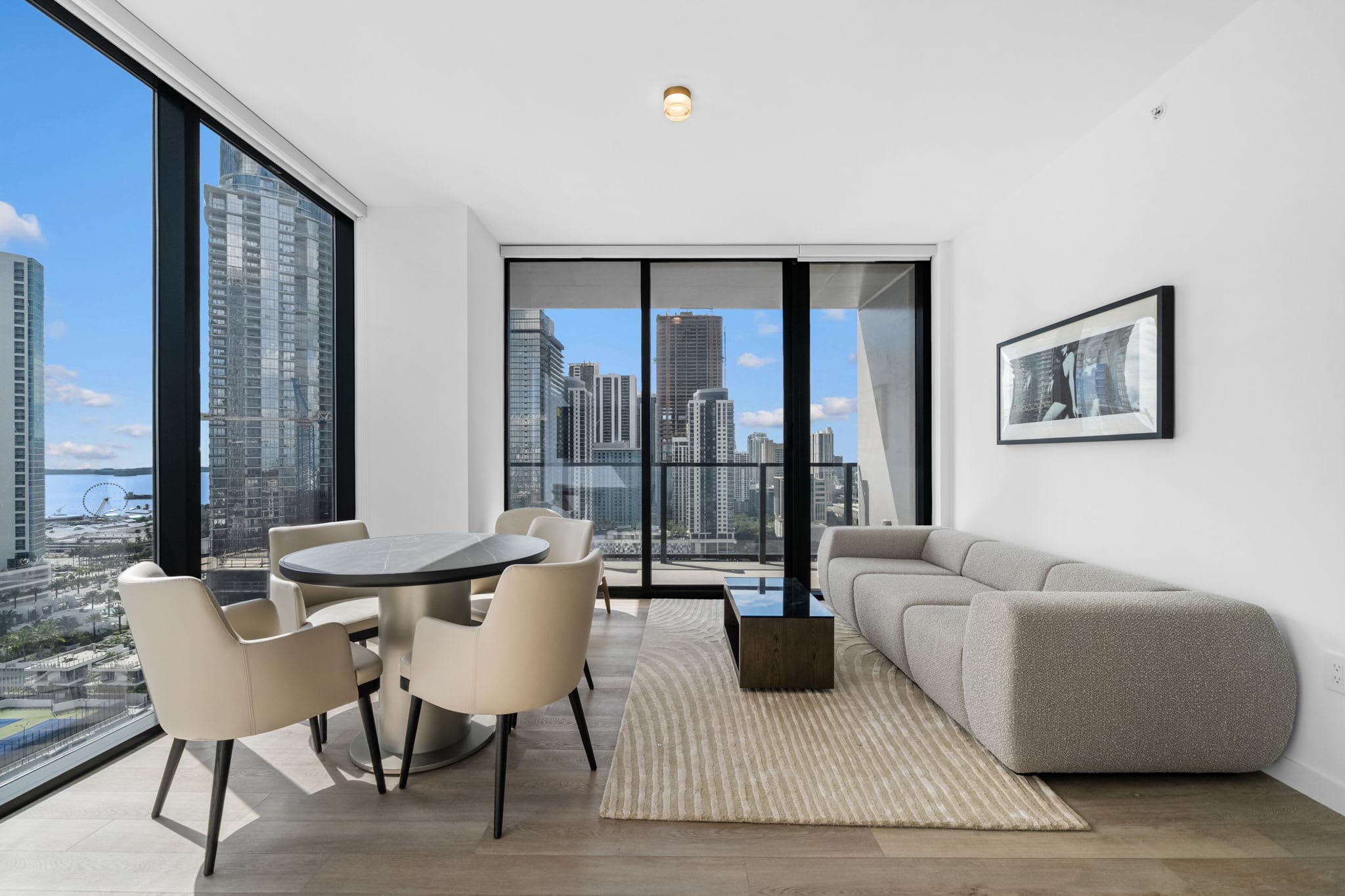 30th Floor Luxury Suite with Bay Views & Rooftop Pool