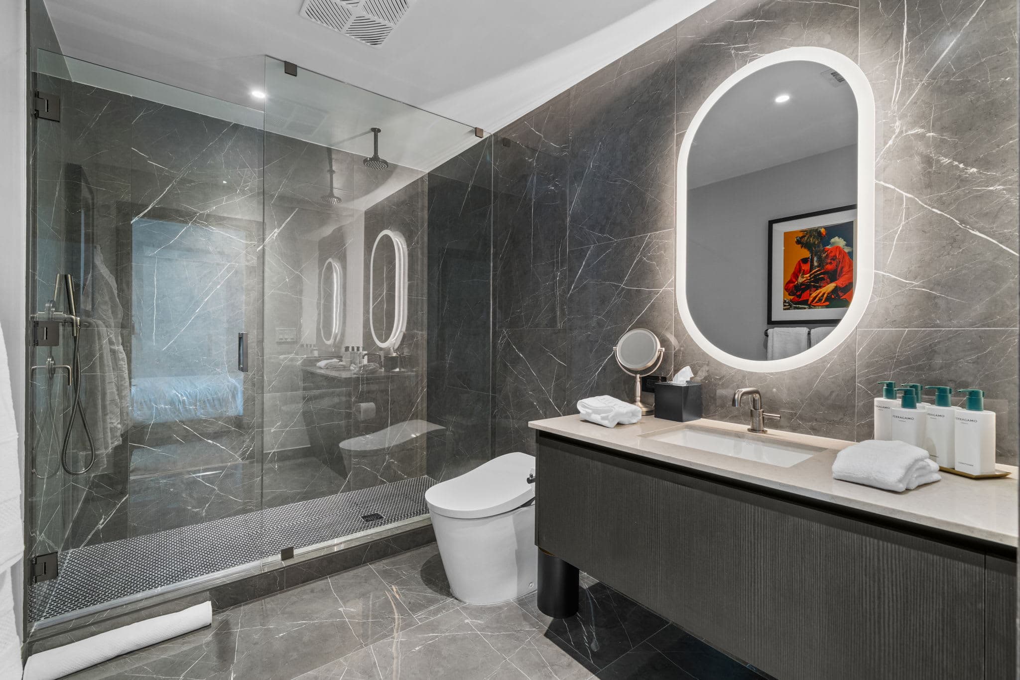 30th Floor Luxury Suite with Bay Views & Rooftop Pool