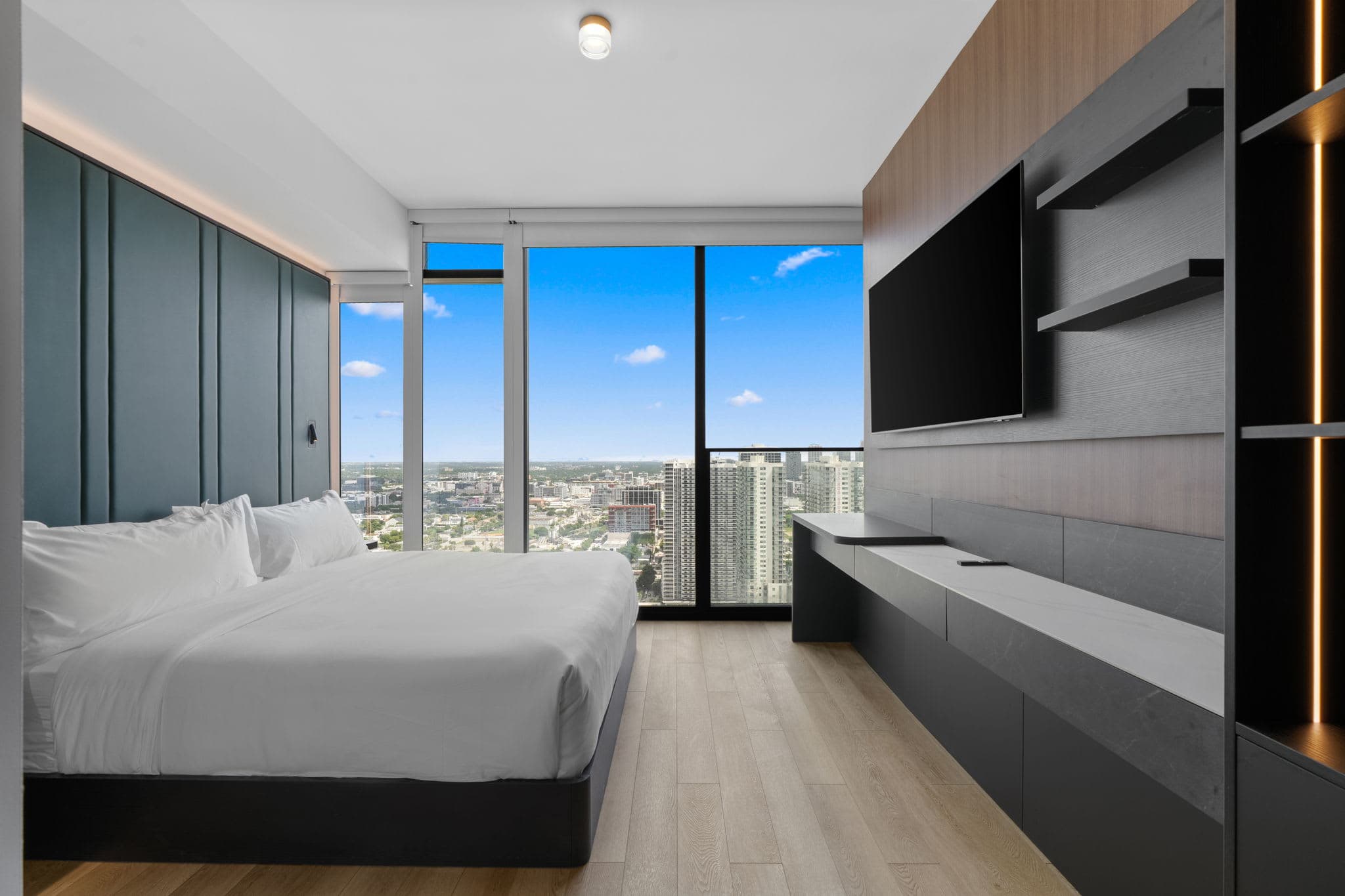 35th Floor E11EVEN Studio with Rooftop Pool City Views
