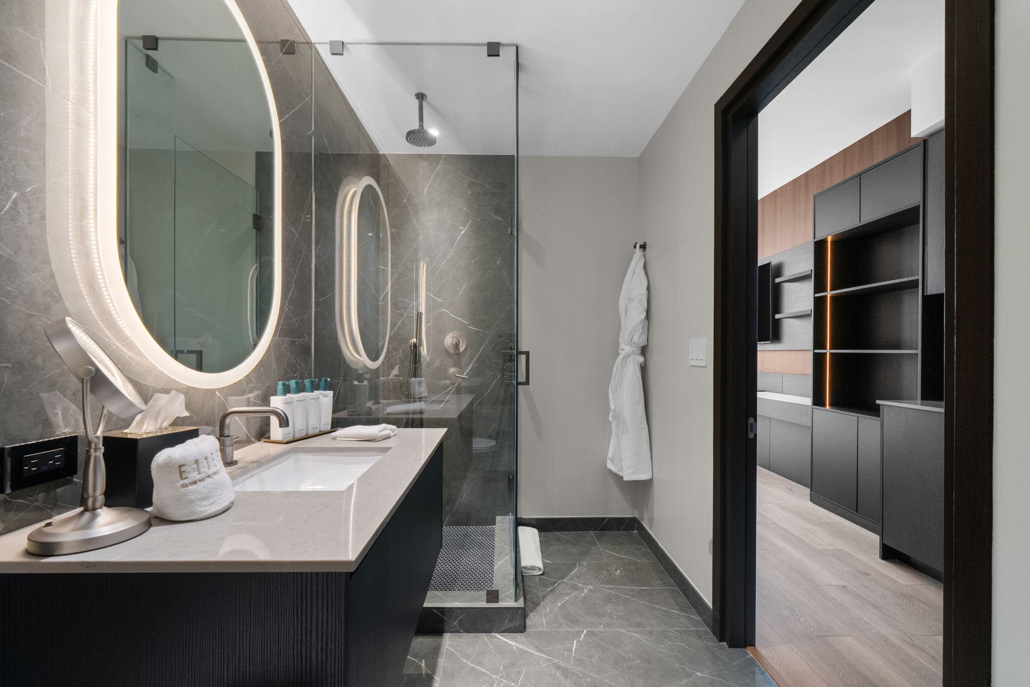 35th Floor E11EVEN Studio with Rooftop Pool City Views