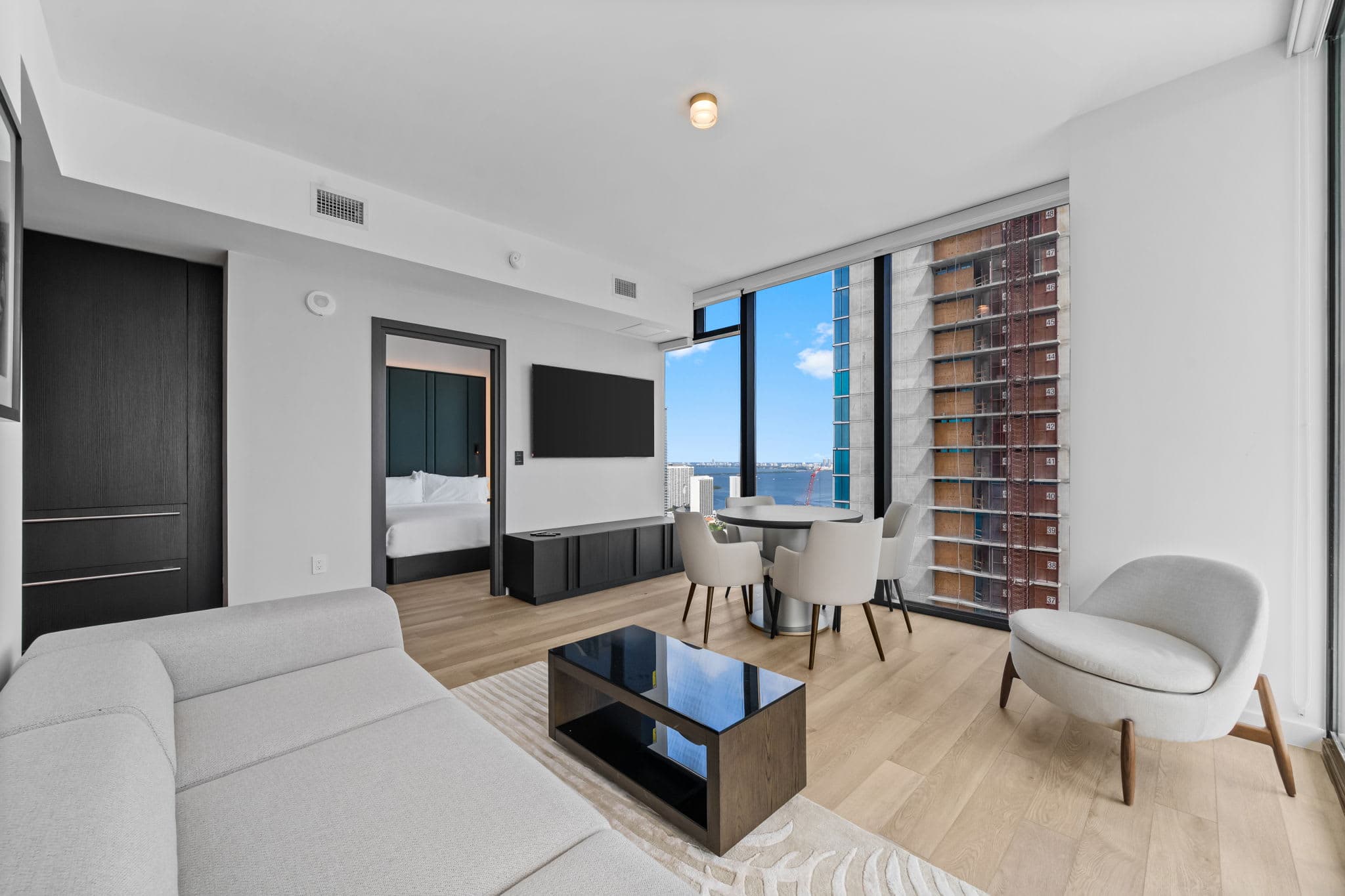 40th Floor Luxury E11EVEN Panoramic Bay & City View Suites