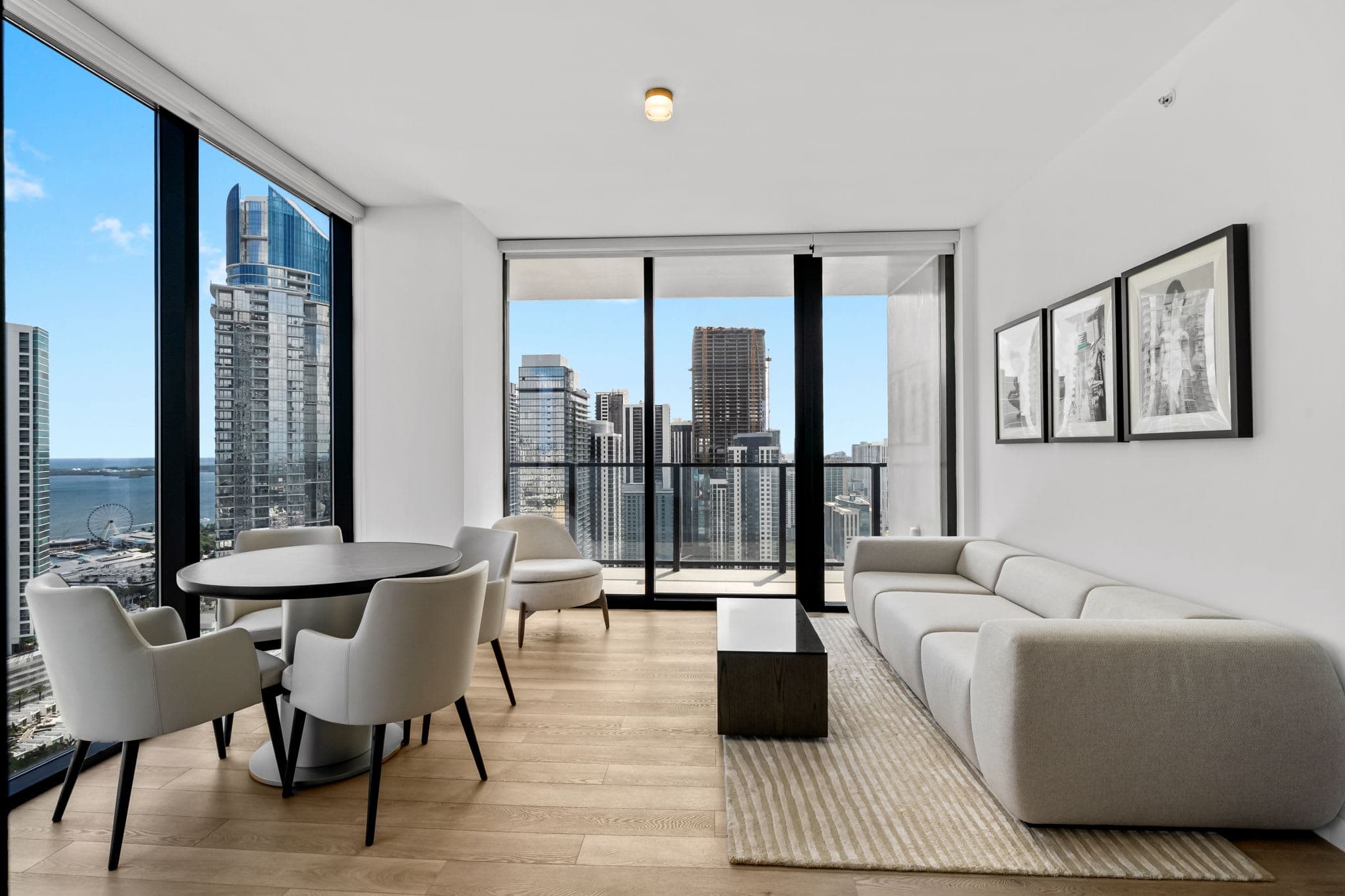 40th Floor Luxury E11EVEN Panoramic Bay & City View Suites