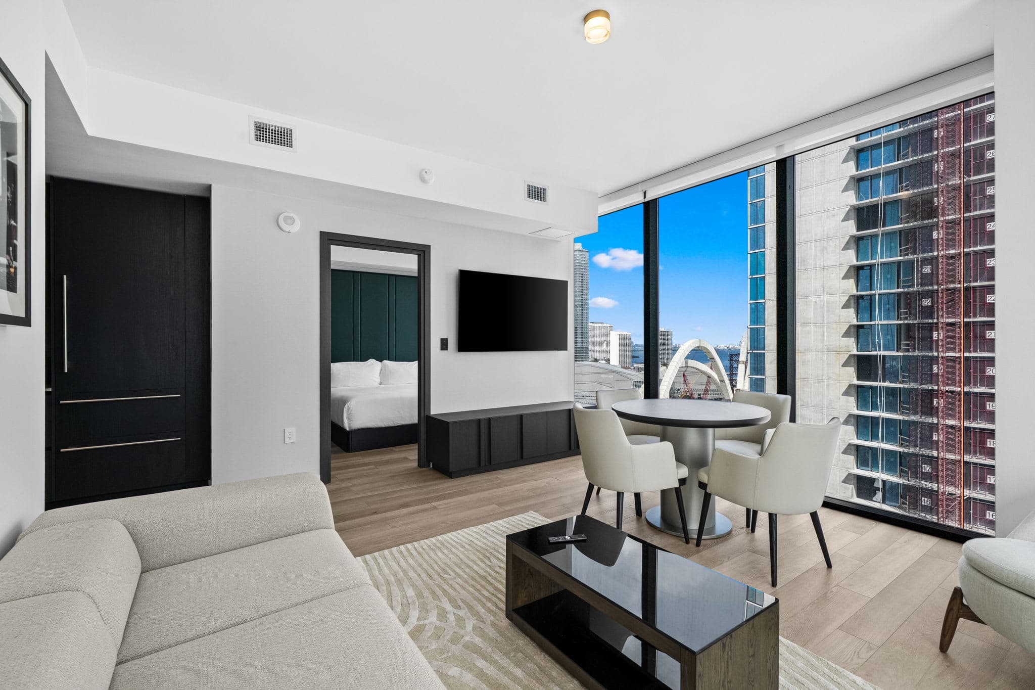 Elite E11EVEN Grand Suite Rooftop Pool and City Views