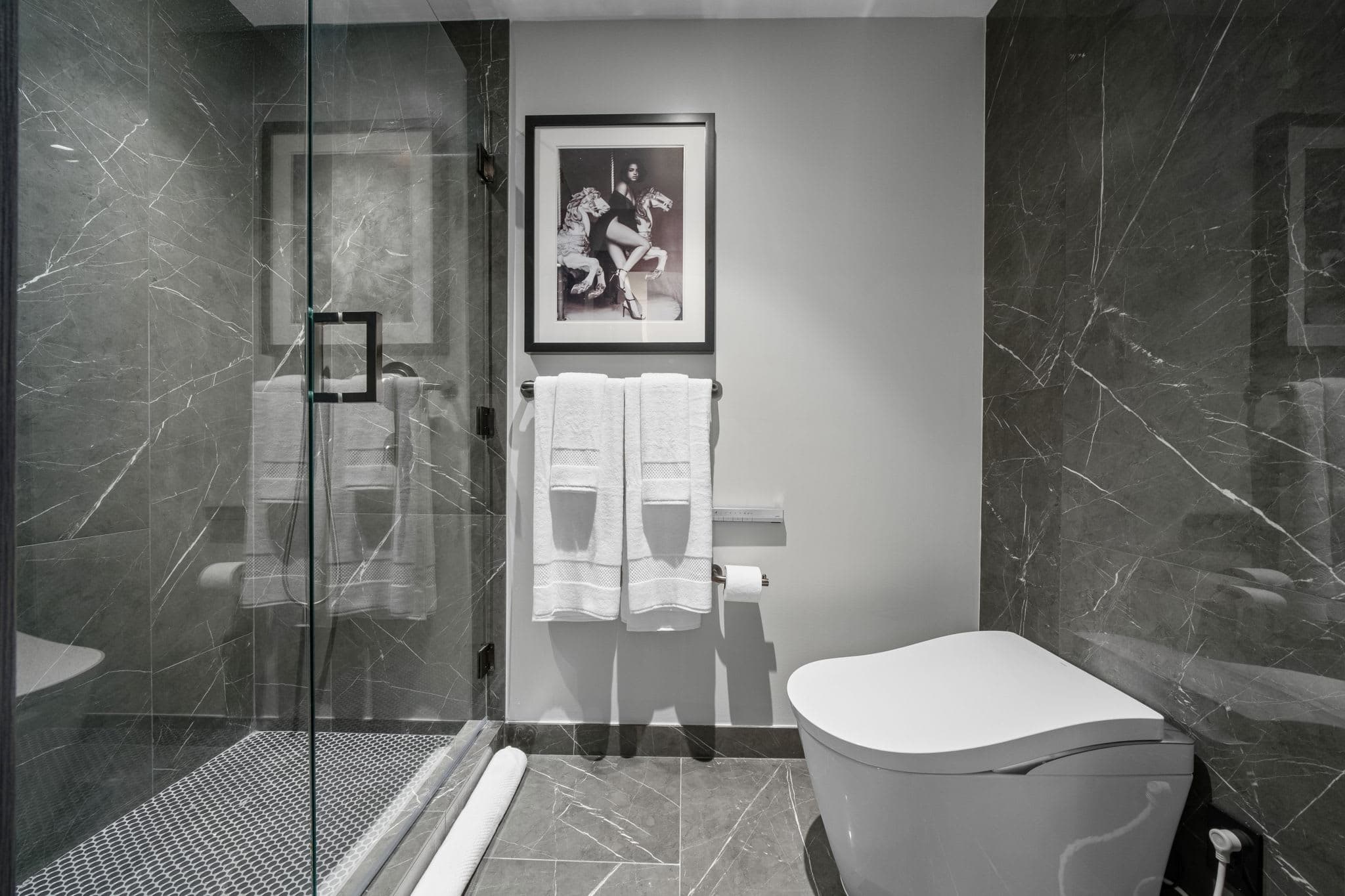 31st Floor Luxury Studio E11EVEN with Rooftop Pool & City Views